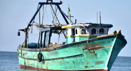 Navy Seizes Indian Fishing Boat South of Mannar